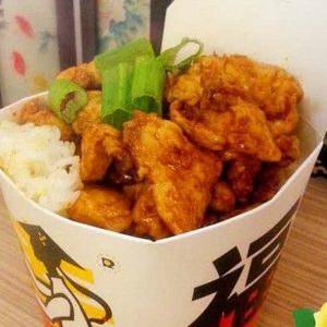 Wok pirított rizs csirkehússal